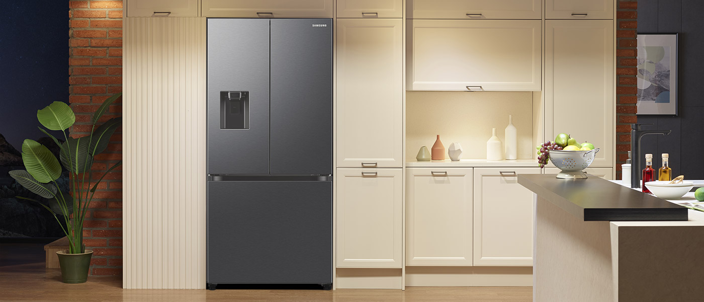 Elegancki design lodówek Samsung Multidoor przedstawiony w zestawieniu z nowoczesnym kuchennym wnętrzem