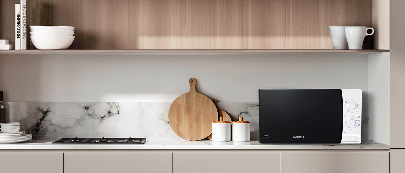 Kuchenka mikrofalowa Samsung dzięki minimalistycznemu wyglądowi, świetnie prezentuje się w każdej kuchni. To funkcjonalne urządzenie, sprawdzające się podczas codziennego przygotowywania posiłków 