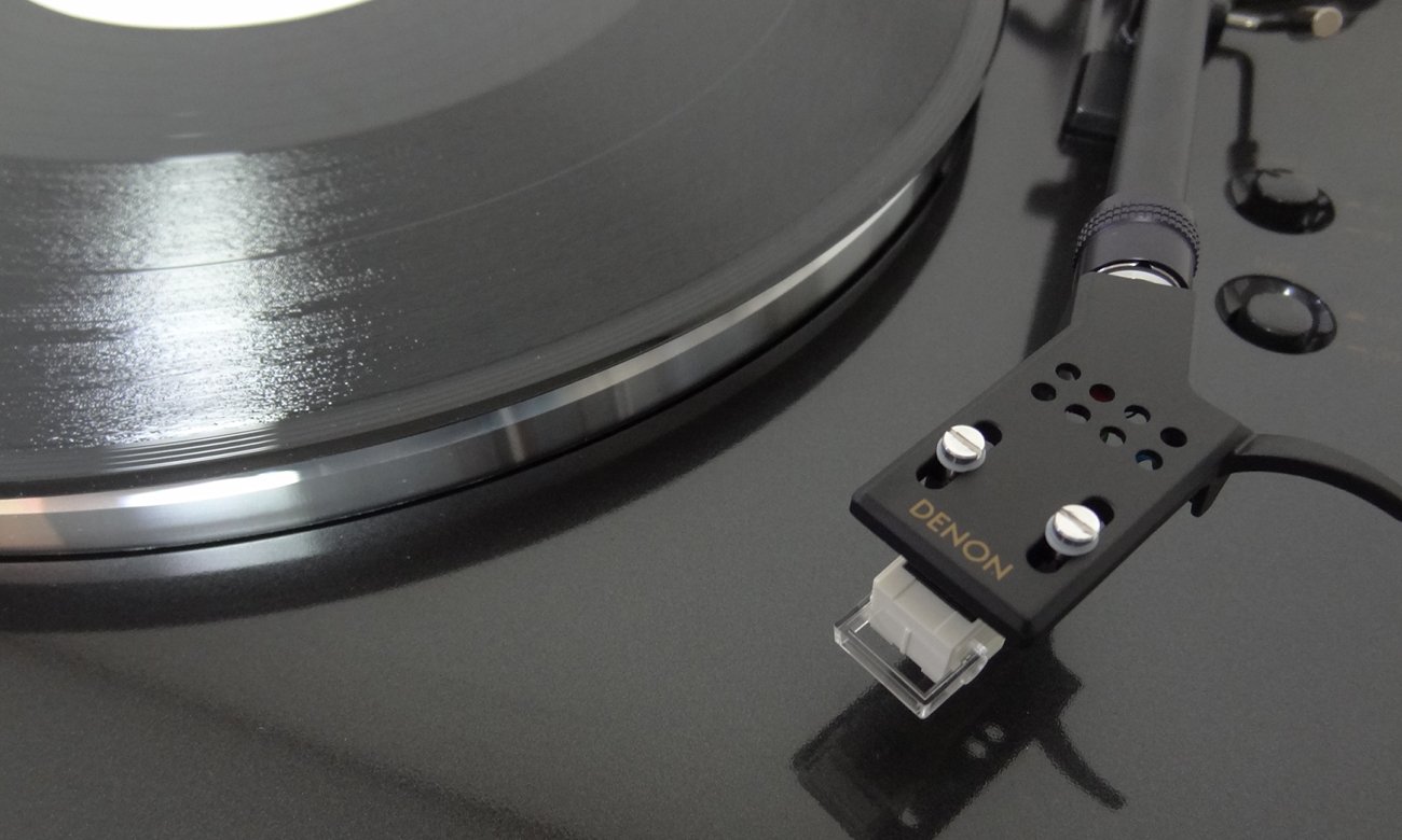 Odtwarzanie płyt winylowych na gramofonie Denon DP-300F