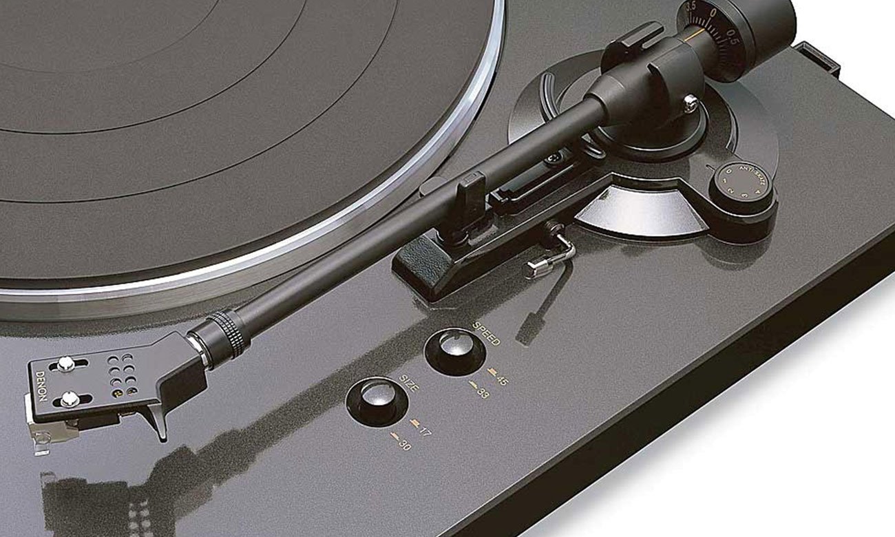 Precyzyjnie odlany talerz gramofonu Denon DP-300F