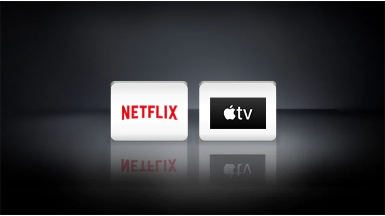 Logo Netflix i Logo Apple ułożone poziomo na czarnym tle.