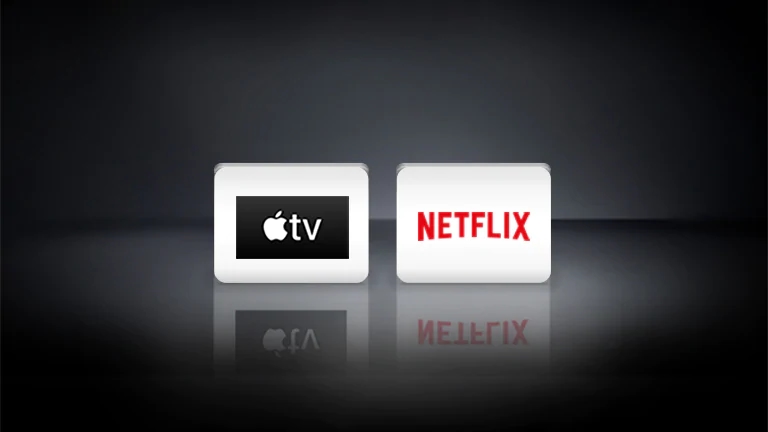 Loga Netflix i Apple ułożone poziomo na czarnym tle.