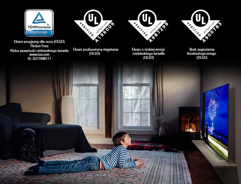 To jest karta opisująca certyfikat „Eye Comfort Display”. To jest scena przedstawiająca chłopca oglądającego telewizję leżąc na brzuchu. Cztery logo obok certyfikatu „Eye Comfort Display”.