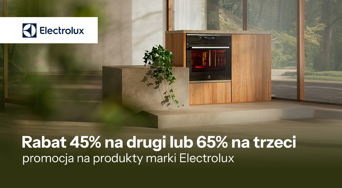 Produkty marki electrolux w drewnianej zabudowanej kuchni