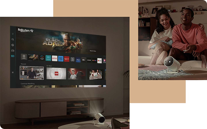 Projektor The Freestyle wyświetla na ścianie ekran z aplikacjami Smart TV. Po drugiej stronie siedzą dwie osoby. 