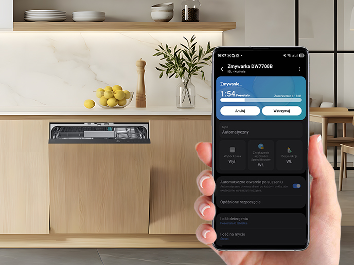 Zmywarka Samsung i smartfon z aplikacją SmartThings do monitorowania zużycia energii.