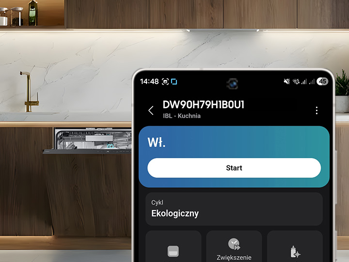 Zmywarka Samsung i smartfon z aplikacją SmartThings pokazującą możliwość włączenia zmywarki.
