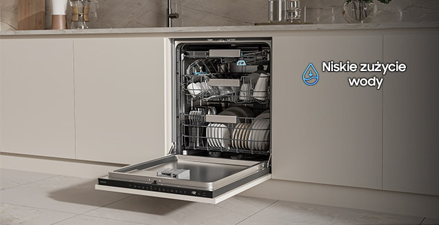 Zmywarka Samsung AI Wash z otwartymi drzwiami w nowoczesnej kuchni.